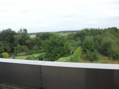 Brühl, schöne 2-Zimmerwohnung über zwei Ebenen mit Balkon in guter Lage
