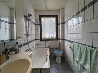 Freundliche und  renovierte 3-Zimmer-Wohnung mit Einbauküche in Bochum