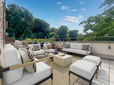 Über den Dächern Volksdorfs: Exklusive Wohnung mit sonniger Dachterrasse