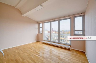 IMMOBERLIN.DE - Lichtdurchflutete Dachgeschosswohnung mit ruhiger Südterrasse & Lift nahe Akazienkie