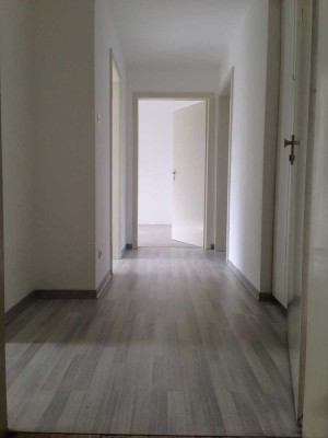 Durlach: Schöne und helle 2- Zimmer-Whg mit 2 Balkonen und möblierter Küche (WG tauglich)