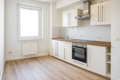 Frisch sanierte 2 Zimmer Wohnung mit EBK! *ideal für Singles & Pärchen*