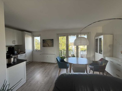 Helle & gemütlich möblierte 3-Zimmer-Wohnung in Toplage Pempelfort mit Garage