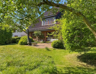 Wohnidylle pur – Großzügiges Einfamilienhaus mit parkähnlichem Grundstück
