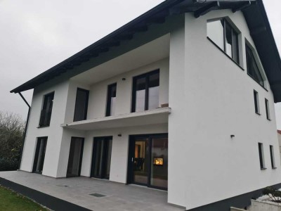 Erstbezug nach Kernsanierung!!  Wunderschönes, großzügiges Einfamilienhaus in absolut ruhiger Lage