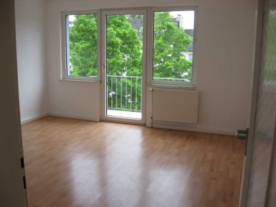 Reserviert- Helle 3-Zimmer Wohnung im 3. OG mit 1,5 Balkon in Krefeld-Stadtmitte