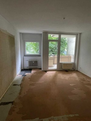 Freie Erdgeschosswohnung mit Balkon !