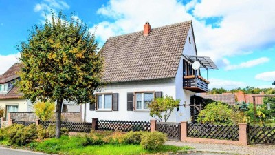 Liebevolles Zuhause mit Nostalgie-Bonus: Freiraum für Herz und Hobby auf 876 m² Grund!