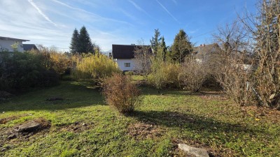 Weitläufiges Grundstück mit charmanten Haus