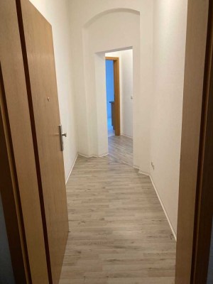 Helle modernisierte 1-Zimmer-Wohnung mit Einbauküche in Reichenbach im Vogtland