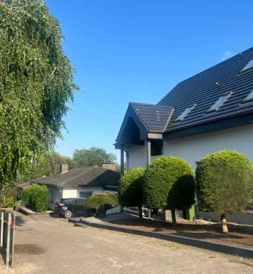 Wunderschöne Souterrain Wohnung mit eigenem Garten