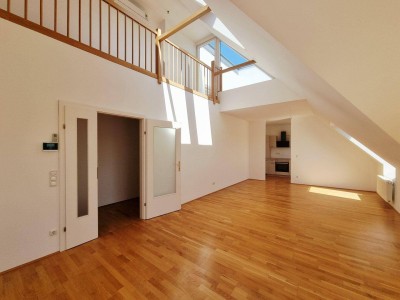 Lichtdurchflutete Maisonette mit Dachterrasse &amp; Klimaanlage – wohnen zwischen Landhausviertel &amp; Promenade