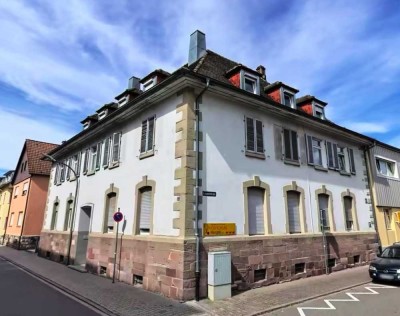 Schöne Dachgeschosswohnung zentral am Bahnhof