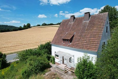 Sanierungsbedürftiges Einfamilienhaus auf großem Baugrundstück in Höxter-Ottbergen
