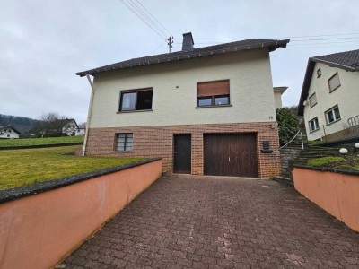 Schönes 5-Zimmer-Einfamilienhaus in Schuld in Hanglage mit schöner Aussicht