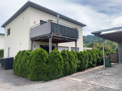 Schöne 2 Zimmer Gartenwohnung mit überdachter Terrasse!