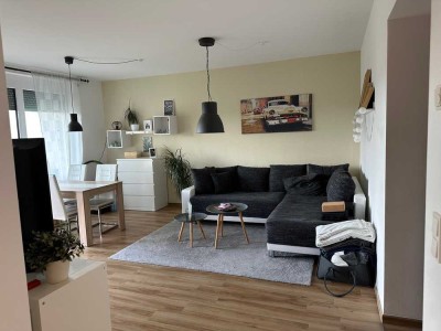 Schöne und neuwertige 2-Zimmer-Terrassenwohnung mit lux. Innenausstattung mit Balkon und EBK