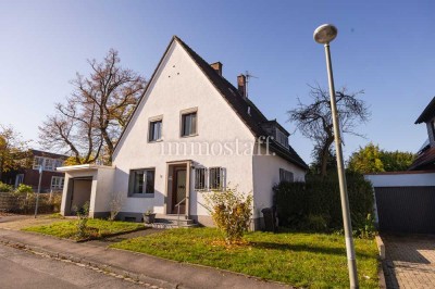 PREMIUMLAGE! Freistehendes Einfamilienhaus, gelegen in ruhiger Seitenstraße - jetzt schnell sein!