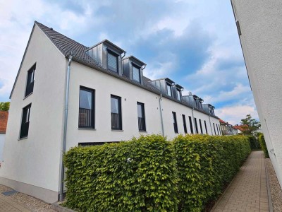 ... moderne 2-Zimmer-Wohnung mit Loggia und EBK in zentraler Lage ...
