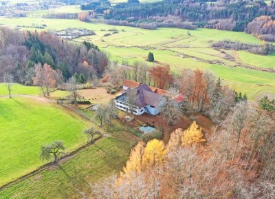 Weitläufiges Anwesen in absoluter Alleinlage
