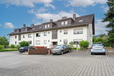 Charmante 2-Zimmer-Wohnung mit Balkon und 7 Stellplätzen in Hambach