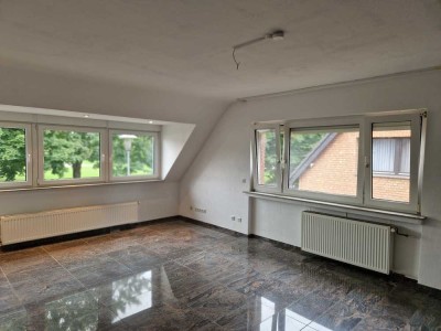 Großzügige 5-Zimmer-Wohnung mit Balkon Hobbyraum und Garage in Köln-Porz-Urbach