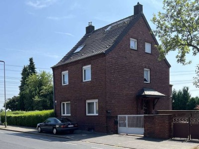 Großzügiges Einfamilienhaus, -sanierungsbedürftig-,mit benachbartem Baugrundstück