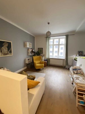Modernes Wohnen im stilvollen Altbau – 2-Zimmer-Whg mit Balkon in ruhiger Lage in der Maxvorstadt