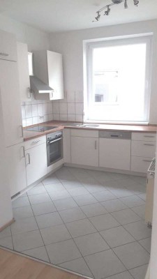 DREI ZIMMER, ruhig und zentral - WG geeignet