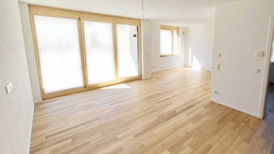 Sonnige 3-Zi-Wohnung mit 2 Bädern und teilüberdachter Terrasse, Gartenanteil