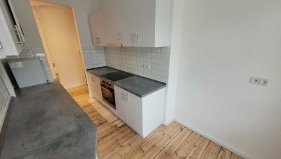 Wunderschöne 2 Zimmer Altbauwohnung mit Wohnküche (Komplettsanierung)