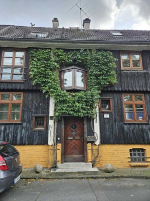 Schöne und sanierte 5-Zimmer-Maisonette-Wohnung mit Balkon und EBK in Wuppertal