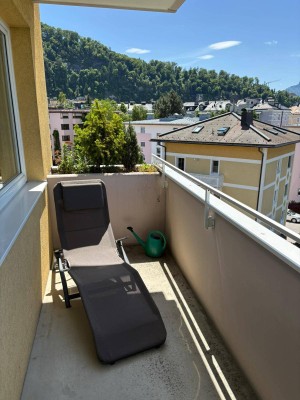 Zentrale, neu renovierte Wohnung mit Balkon