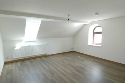 Tolle, frisch sanierte 1 - Zimmer - Dachgeschoss-Wohnung (34 m²) in Bärenstein