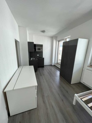 Möbliertes WG-Zimmer mit Einbauküche und Balkon