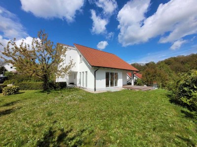 ERSTBEZUG NACH SANIERUNG!!!  Hochwertiges Einfamilienhaus in begehrter Lage von Niederaula