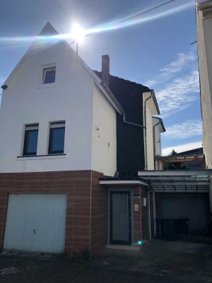 Exklusives und modernisiertes Haus mit vier Zimmern in Kettig