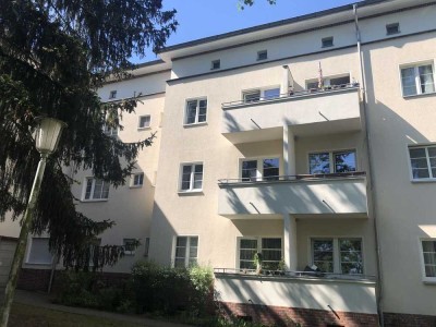 Tolle Wohnung, teil möbliert mit Süd-Balkon