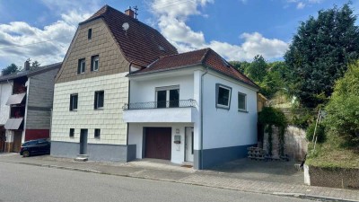 Helles Einfamilienhaus mit 145m² Wohnfläche, großem Garten und Keller in Altenkirchen!