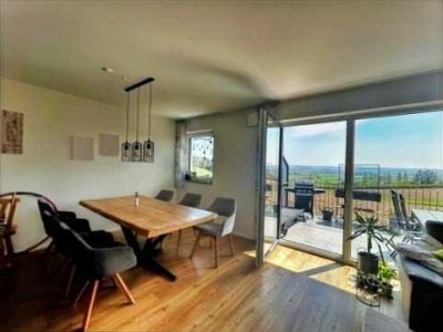 Moderne 4-Zimmerwohnung mit Garage und Carport - Großzügiger Balkon mit Blick ins Isartal