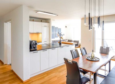 *wunderschönes Wohnambiente, 4 Zi, ca. 108 m², inkl. EBK, lux. Möblierung u. Balkon, zentrumsnah*