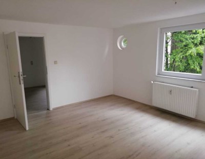 Freundliche 5-Zimmer-Erdgeschosswohnung mit EBK und Balkon in 75236, Kämpfelbach