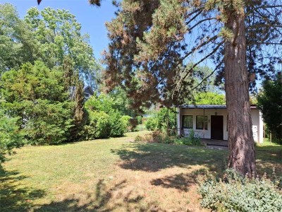 Attraktives Erholungsgrundstück mit kleinem Bungalow und Sauna, wenige Schritte zur Havel