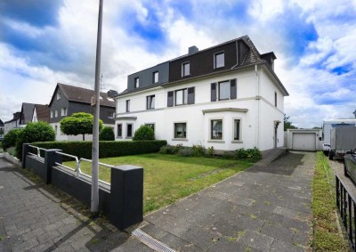 In erstklassiger und traumhafter Lage von Broich! Großes Ein- bis Dreifamilienhaus auf Süd-West-Gr