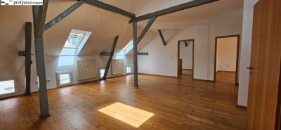 Großzügige und Zentrumsnahe 4-Zi. Wohnung im Dachgeschoss