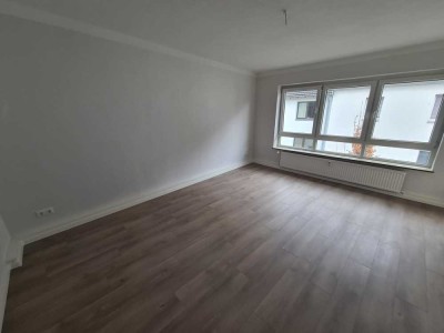 Schön! Renoviert! Top 3,5 Raum EG-Wohnung in ruhiger und zentraler Lage!! WG geeignet!