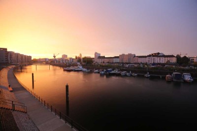 Wohnung in erster Reihe direkt am Wasser, vier Zimmer, Balkon, EBK Hafeninsel