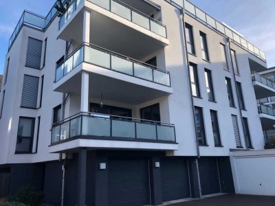 Perfekt! Ideal für die zweite Lebenshälfte! Sehr schicke 4-Zimmer-Wohnung mit großem Balkon!