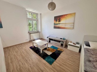 Bezugsfrei & Renoviert!
Großzügiges 1-Zimmer-Apartment in Top-Lage!