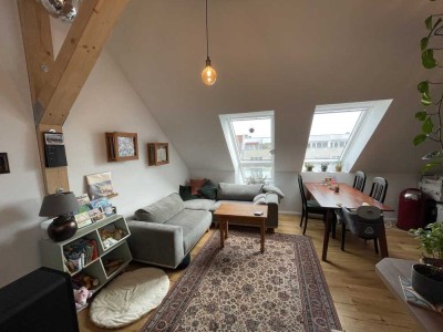 [Befristet] Helle Renovierte Dachgeschosswohnung zur Zwischenmiete (Nov-Jan)
